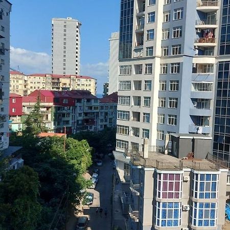Andrew'S 2 Rooms Apartment In Batumi Ანდრიას 2 Ოთახიანი Აპარტამენტი Ბათუმში Exterior foto