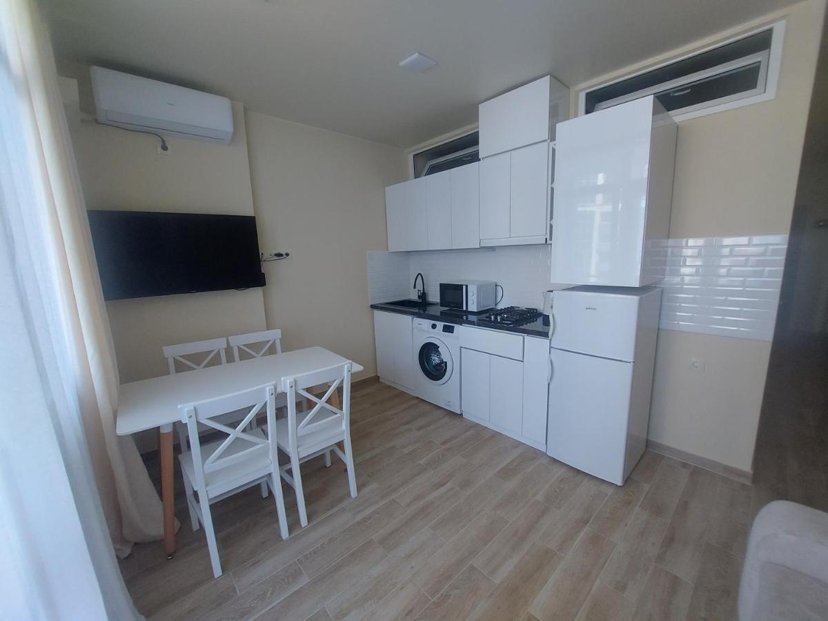 Andrew'S 2 Rooms Apartment In Batumi Ანდრიას 2 Ოთახიანი Აპარტამენტი Ბათუმში Exterior foto