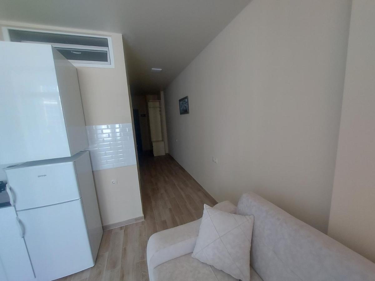 Andrew'S 2 Rooms Apartment In Batumi Ანდრიას 2 Ოთახიანი Აპარტამენტი Ბათუმში Exterior foto